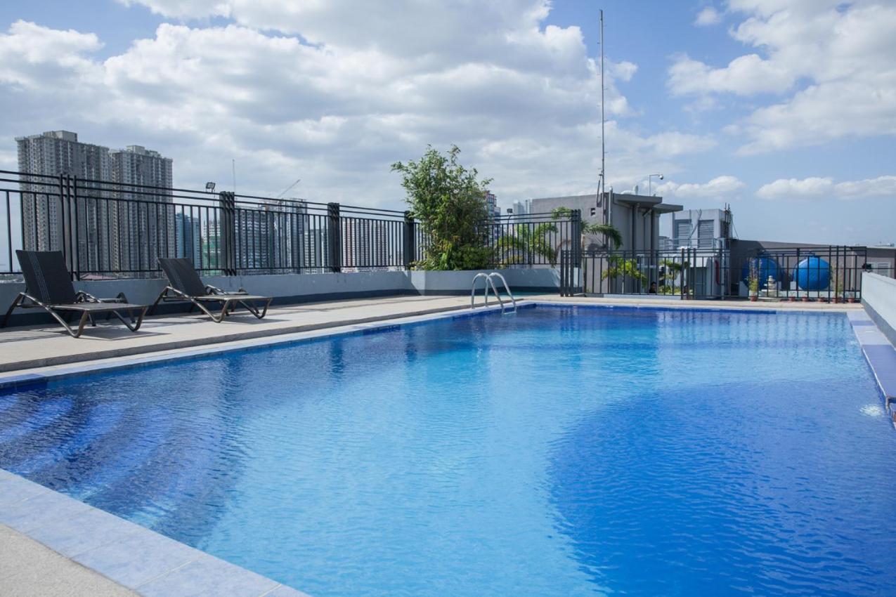 Melbourne Suites Makati City Exterior photo
